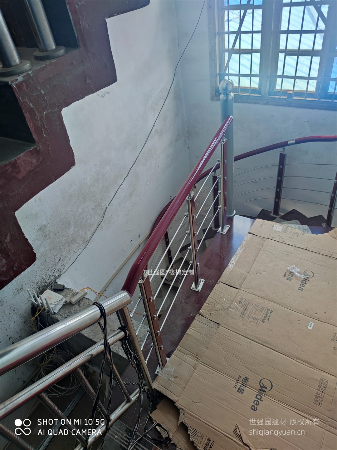 旋转楼梯-成品楼梯整体安装效果3.jpg