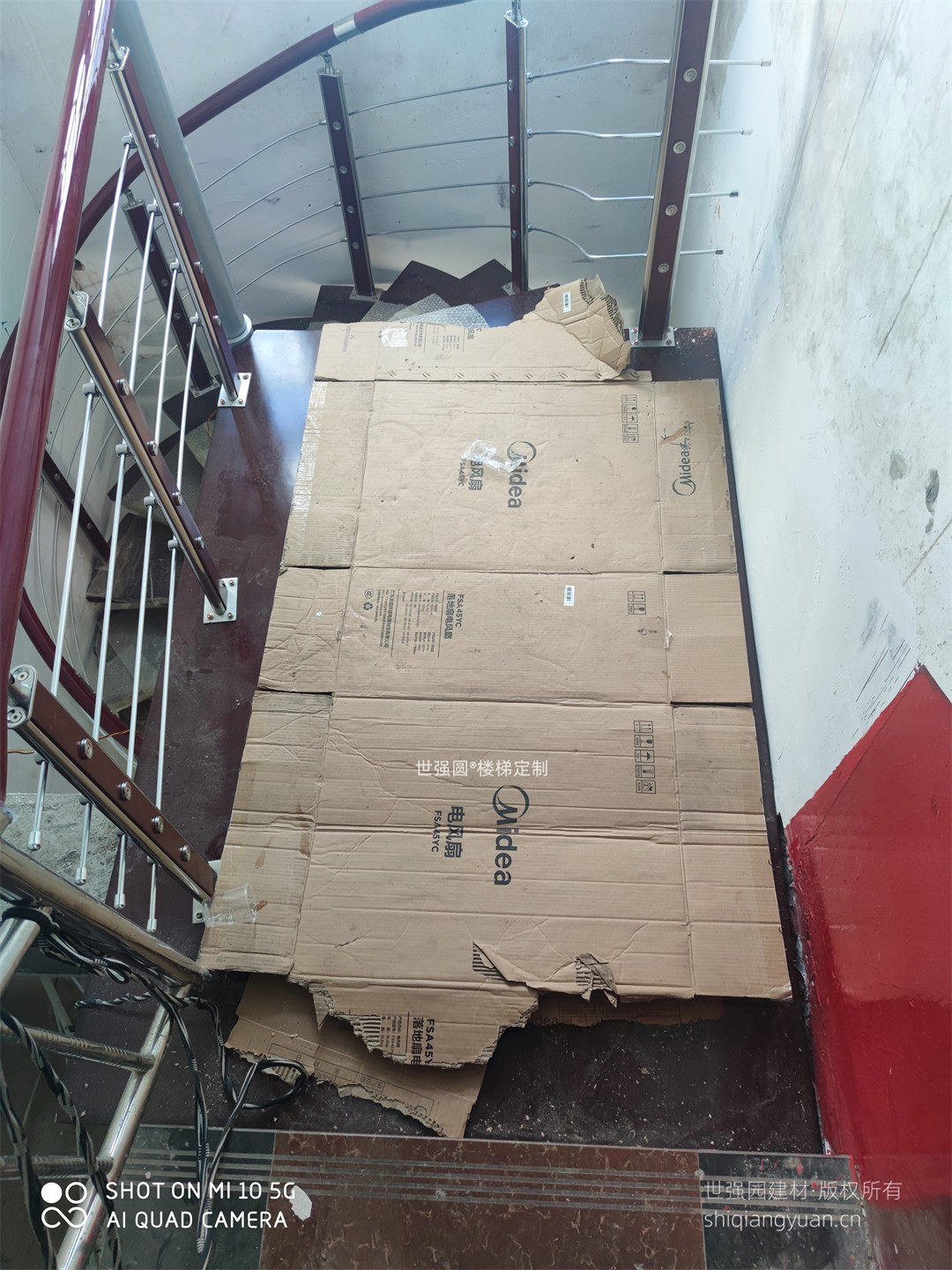 旋转楼梯-成品楼梯整体安装效果2.jpg