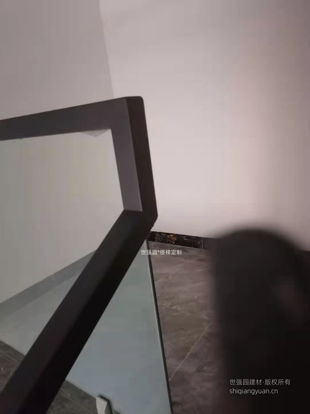 自建房别墅楼梯玻璃扶手安装效果4.jpg
