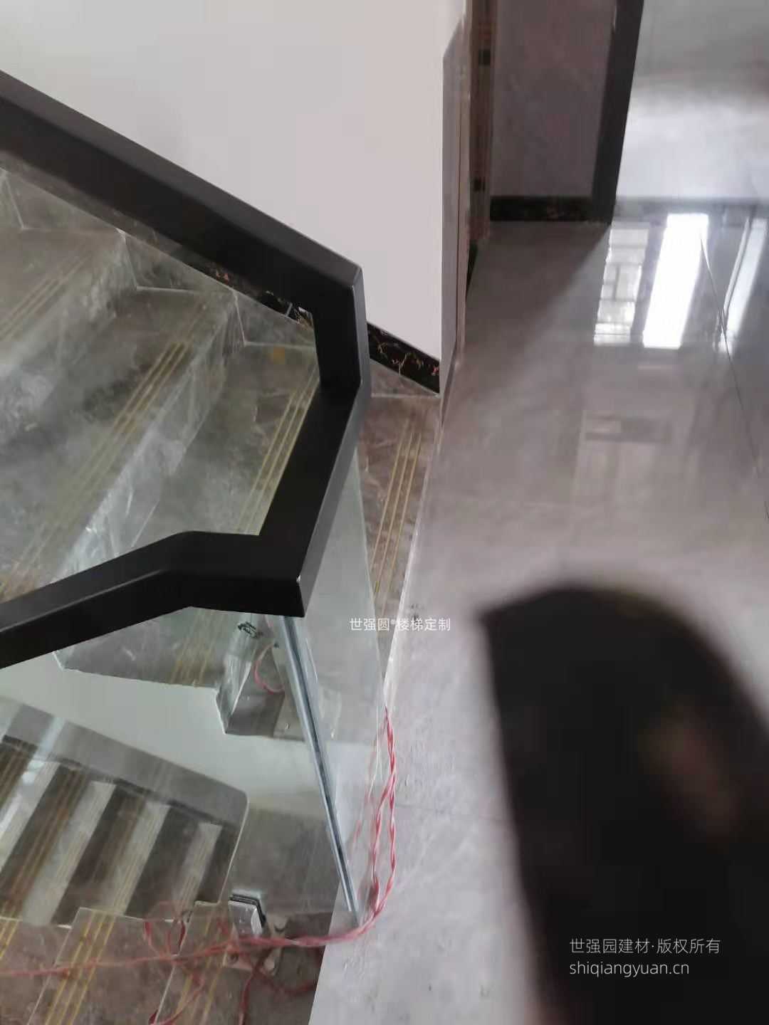 自建房别墅楼梯玻璃扶手安装效果5.jpg