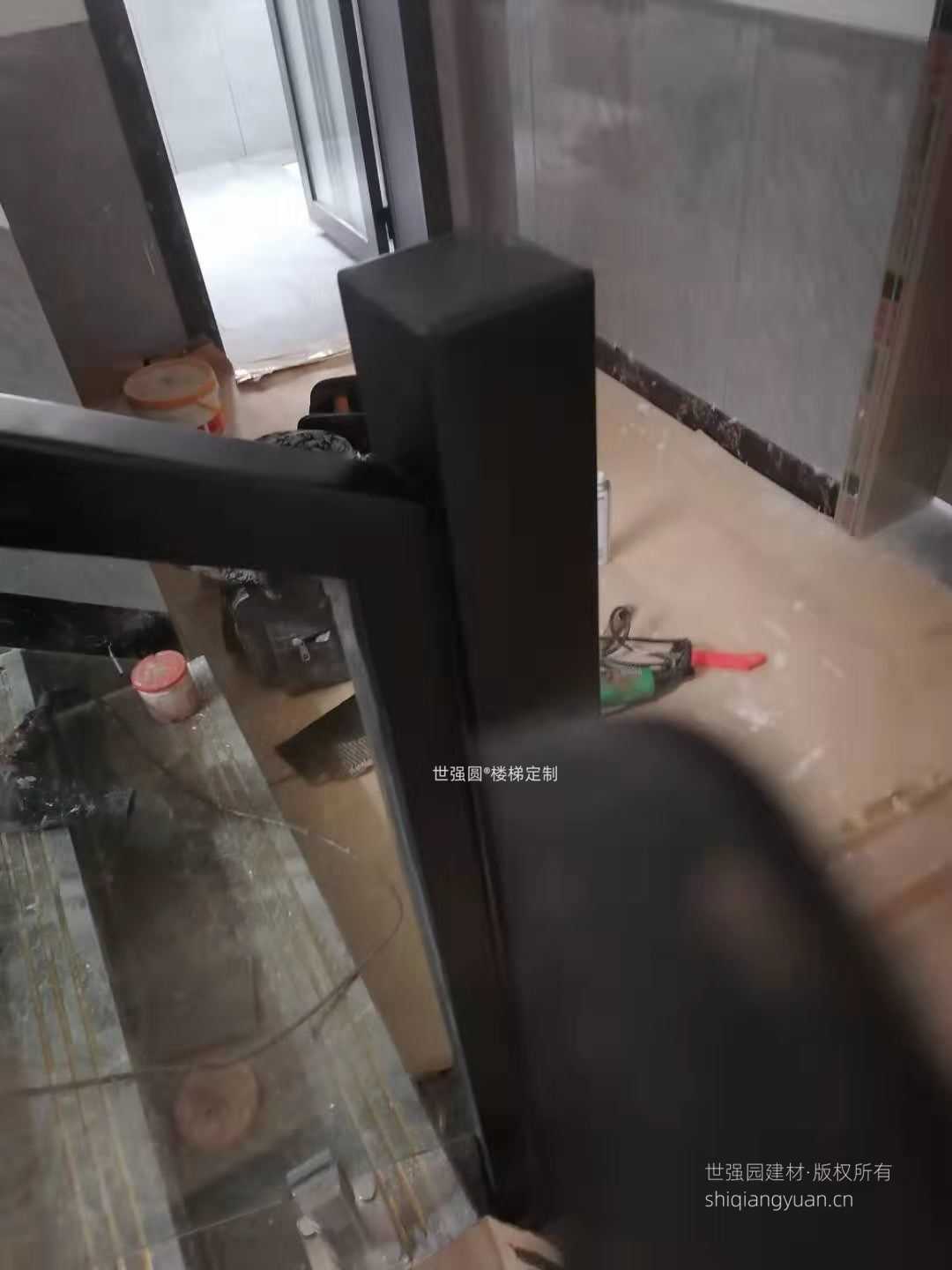自建房别墅楼梯玻璃扶手安装效果6.jpg