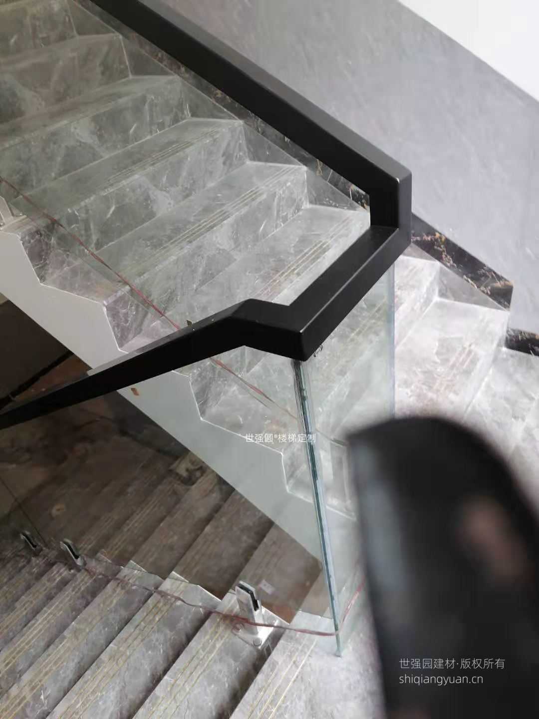 自建房别墅楼梯玻璃扶手安装效果7.jpg