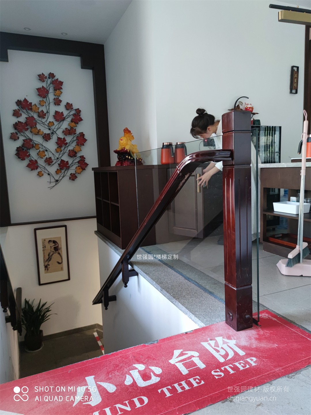 实木墙拖扶手安装效果1.jpg