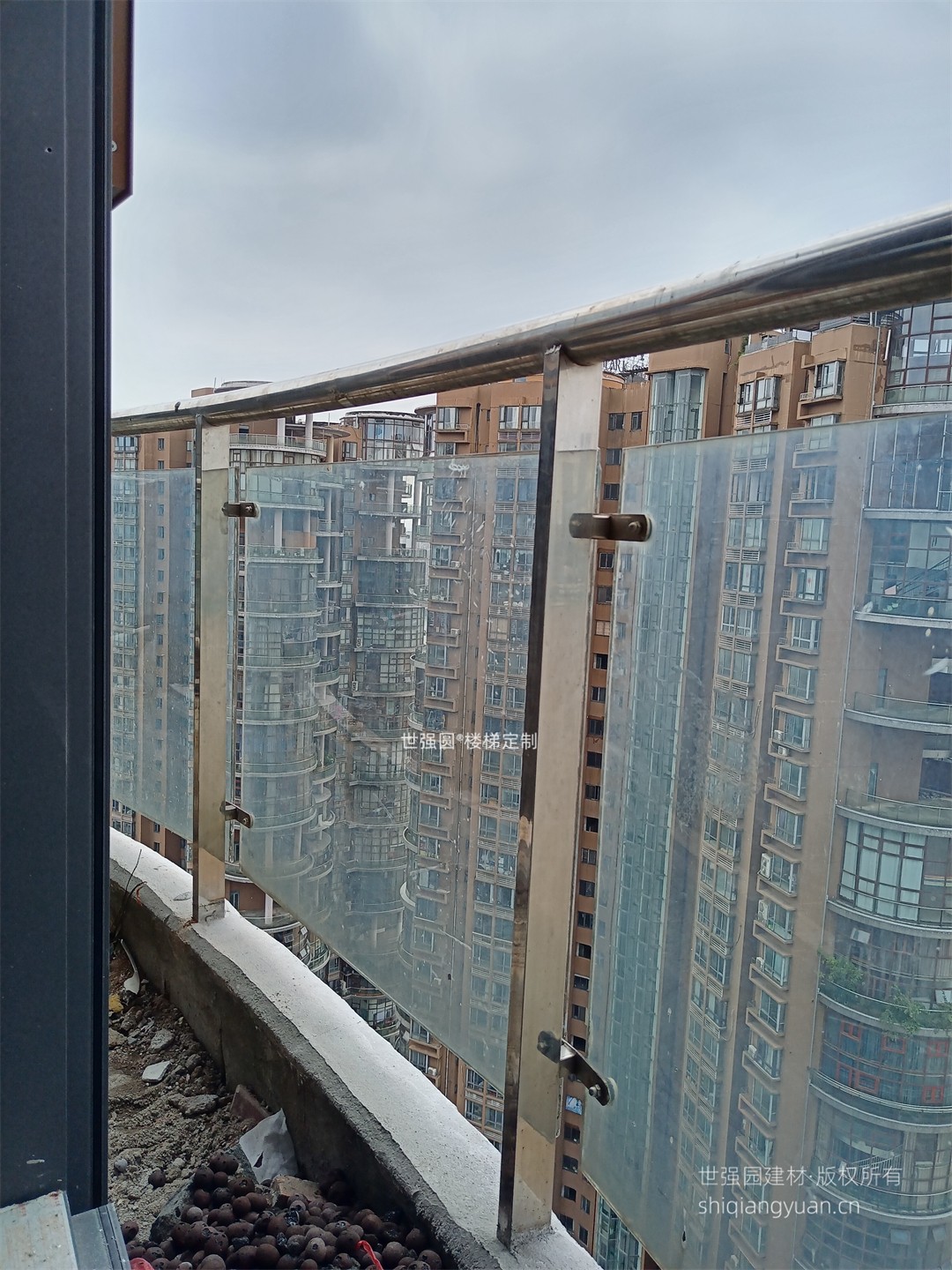 室外阳台玻璃护栏1.jpg