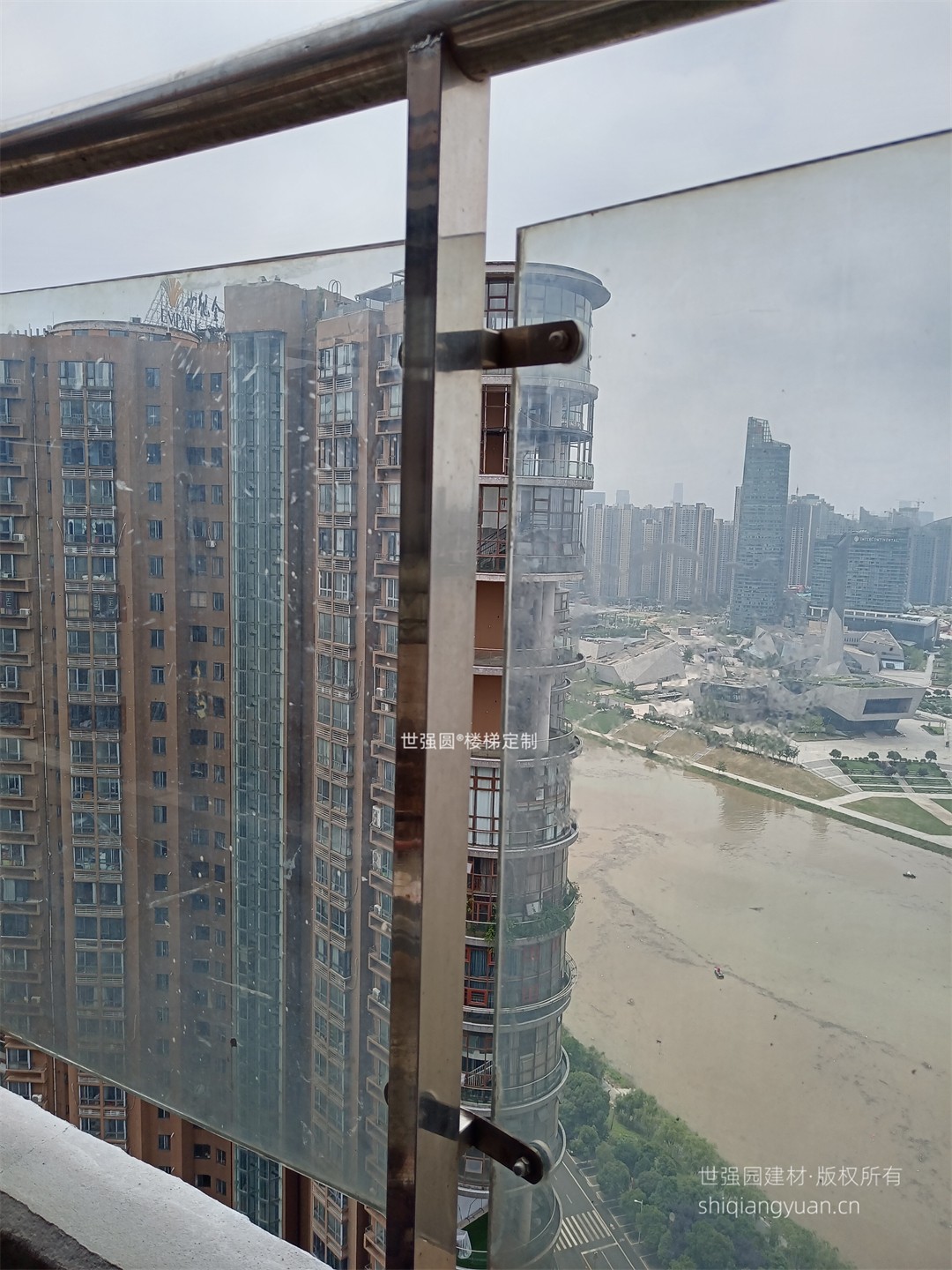 室外阳台玻璃护栏2.jpg