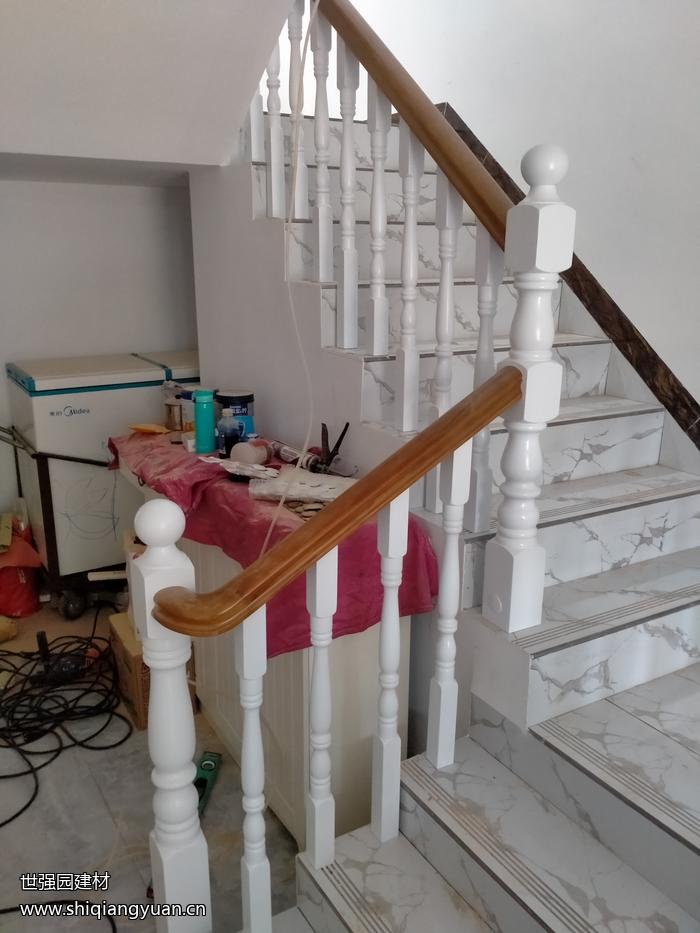 自建房楼梯扶手一般做多高
